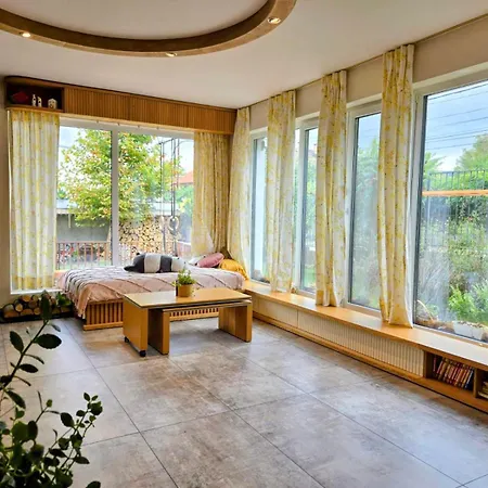 Ma-bebe Playhouse With Private Sauna --- Lake, Parks And Pools In 5 Min Accommodatie bij particulieren *